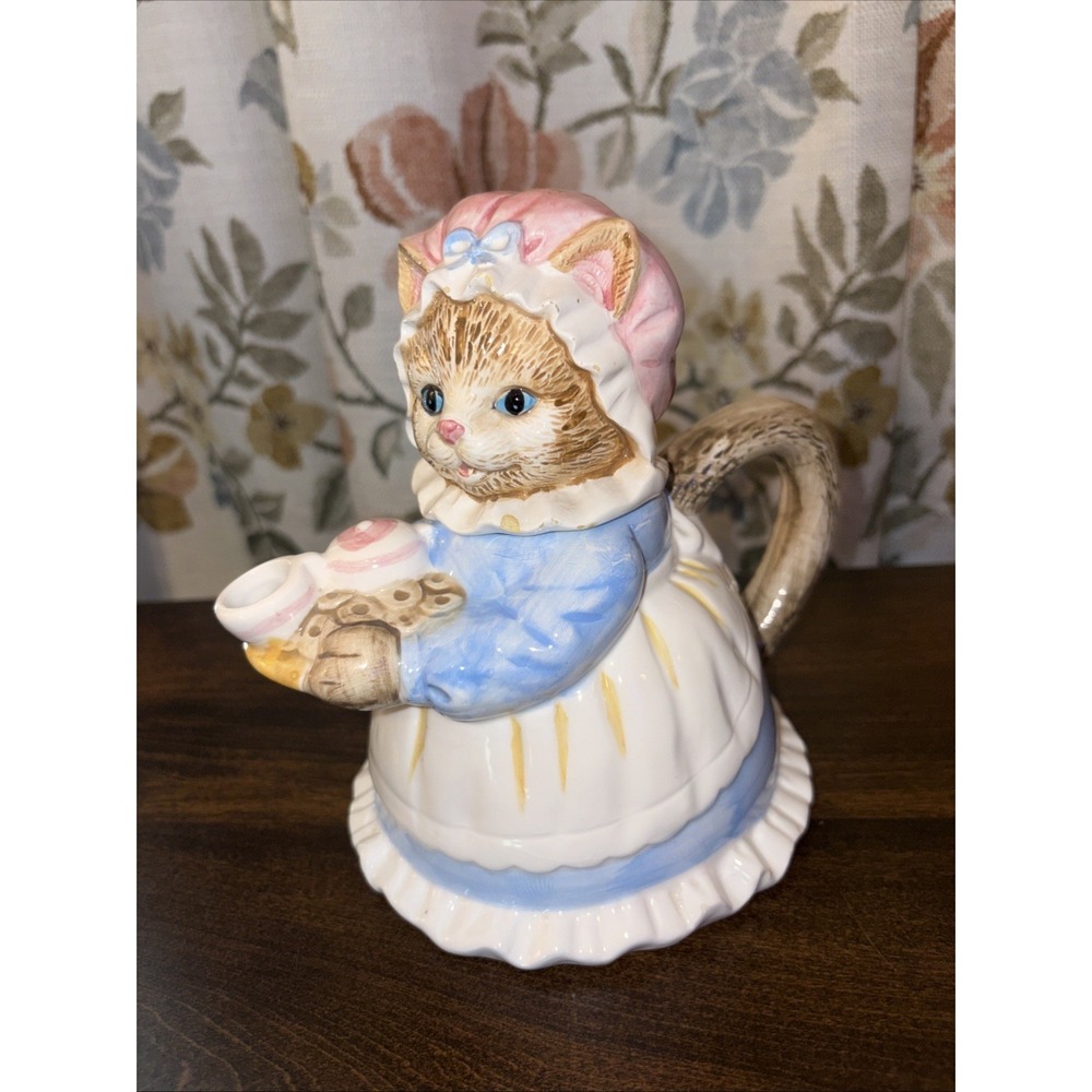 Vintage Ceramic Heritage Mint Ltd. Mrs. Cat Teapot Anthropomorphic Cottagecore